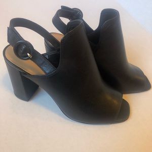 New Banana R black peep toe booties sling back